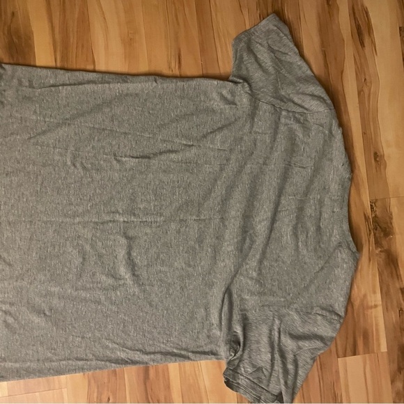 Adidas Tee shirt in men’s size medium. - Picture 4 of 4